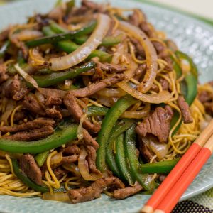 黑椒牛柳絲炒麵